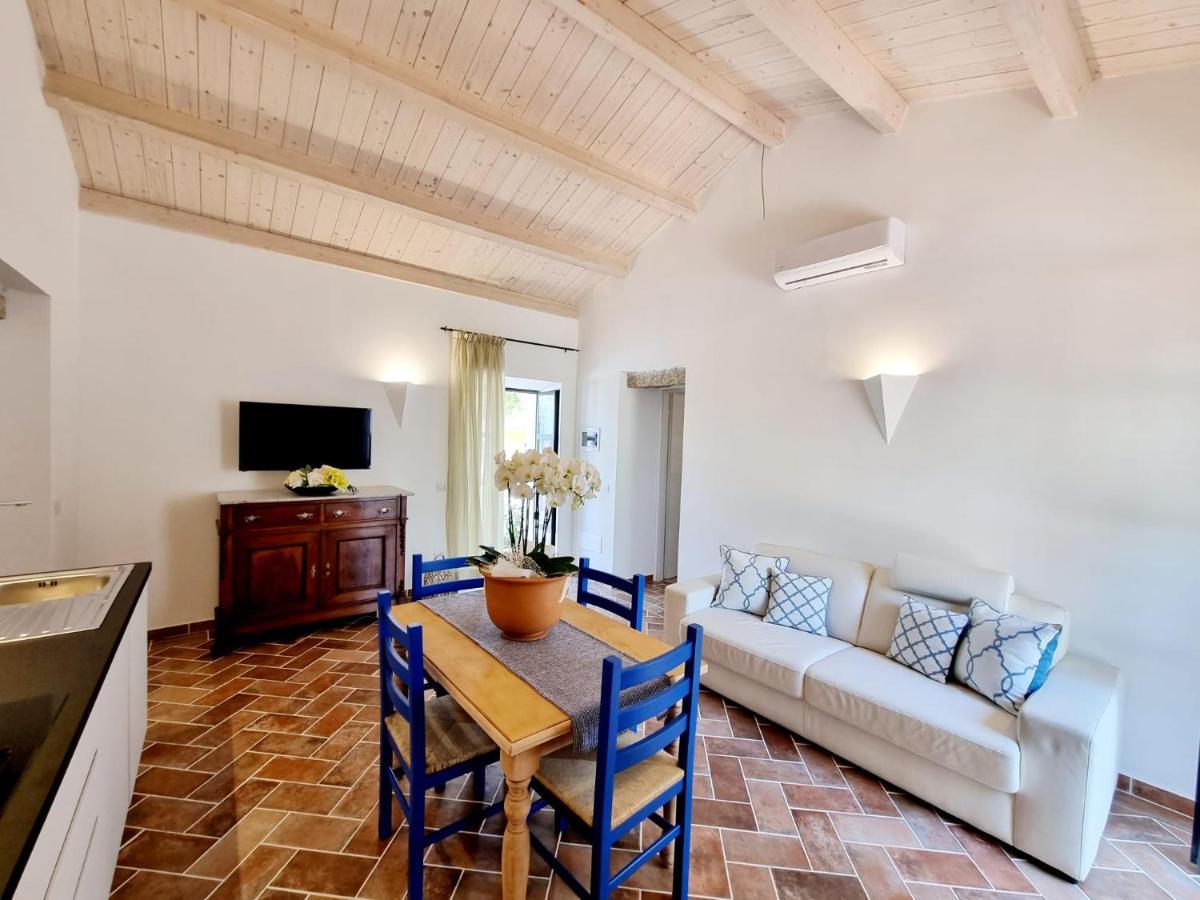 Stazzo San Teodoro La Quercia Piscina Condivisa Lejlighed Eksteriør billede